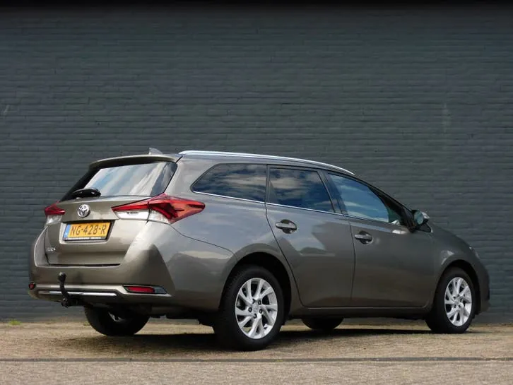 Toyota Auris 2017 photo 3