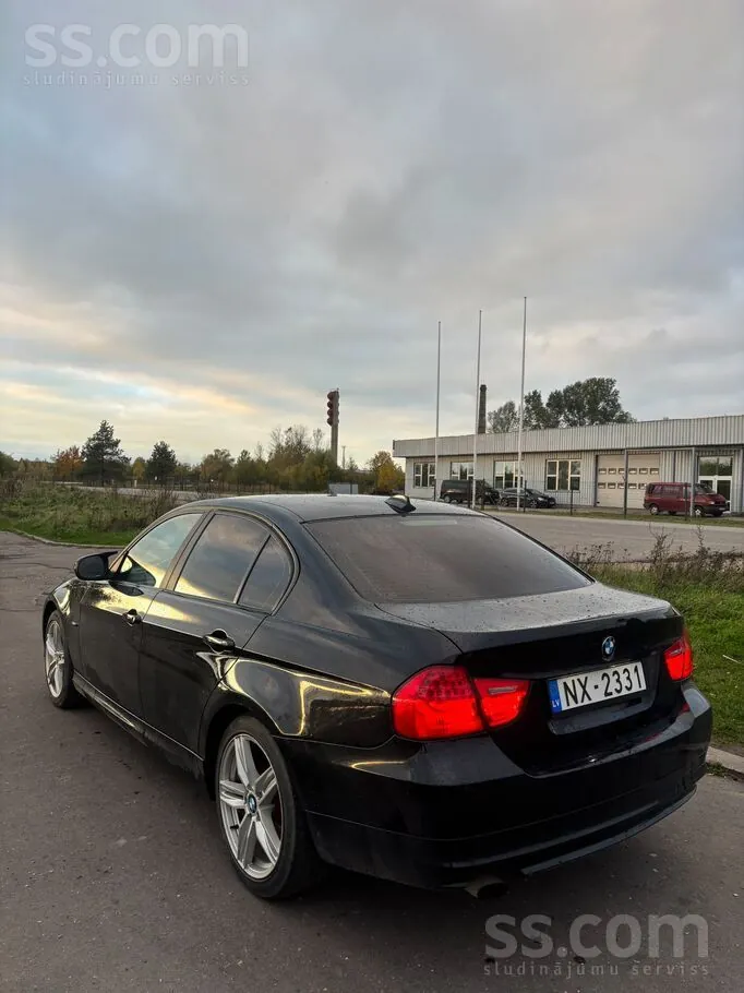 BMW 320D 2010 photo 2