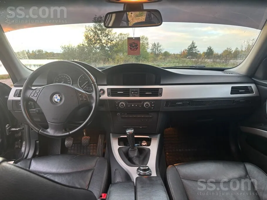BMW 320D 2010 photo 4