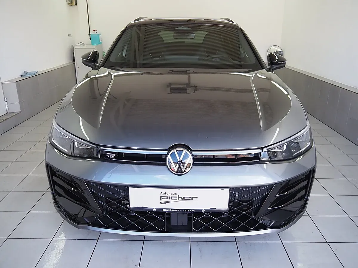 Volkswagen Passat 2025 photo 2