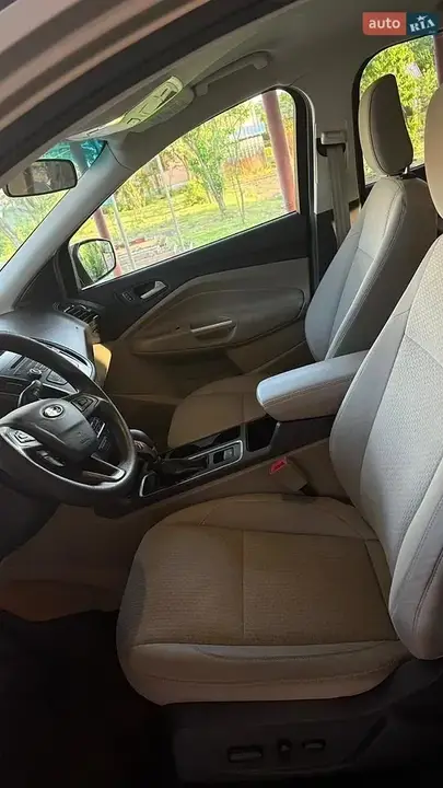 Ford Escape 2018 photo 2