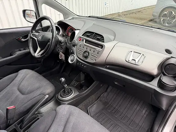 Honda Jazz 2011 photo 2