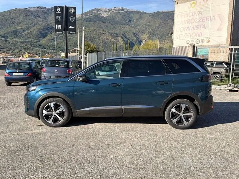 Peugeot 5008 2023 photo 2
