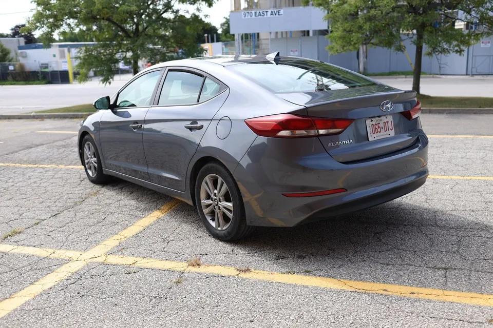Hyundai Elantra 2017 photo 2