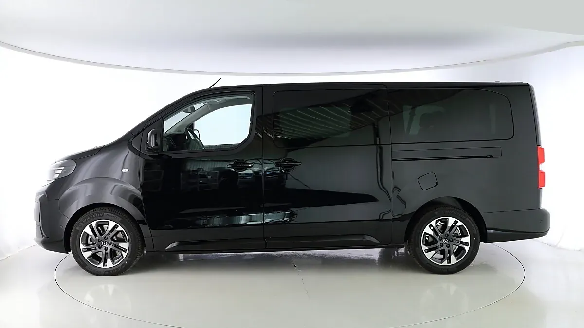 Opel Zafira 2026 photo 2