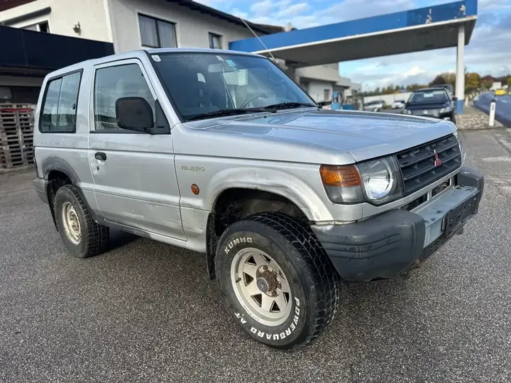 Mitsubishi Pajero 1999 photo 2