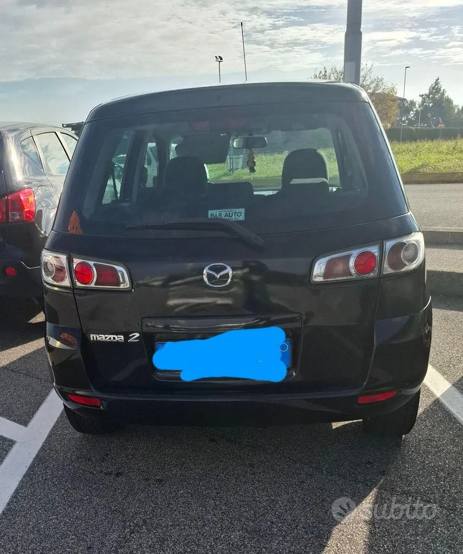 Mazda 2 2006 photo 2
