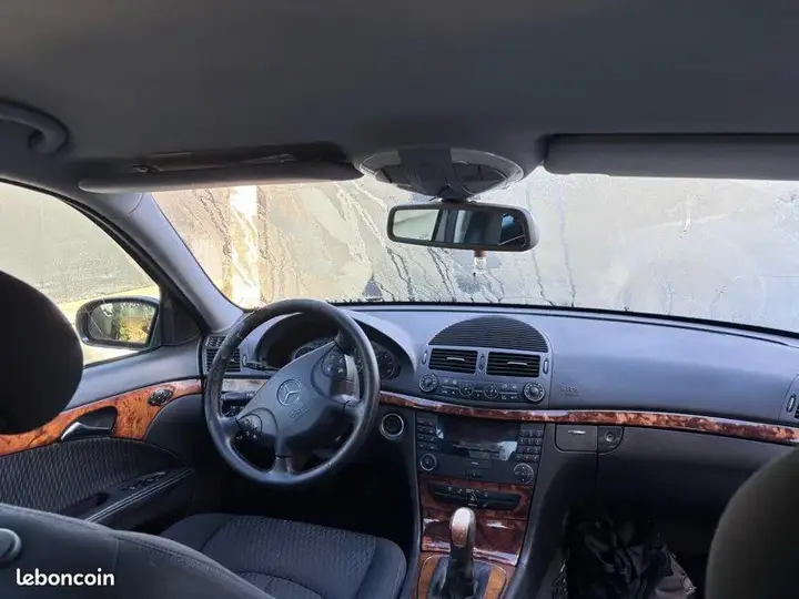 Mercedes-Benz E-Class 2002 photo 3