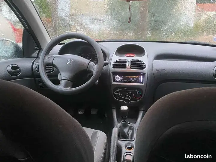 Peugeot 206 2008 photo 3