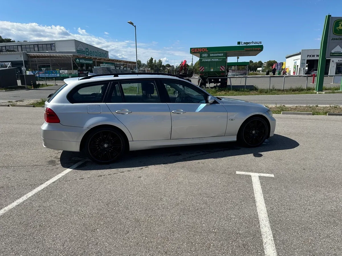 BMW 3 Series 2009 photo 3