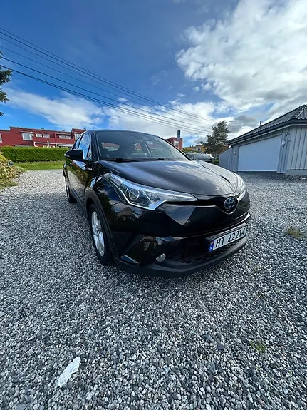 Toyota C-Hr 2018 photo 2