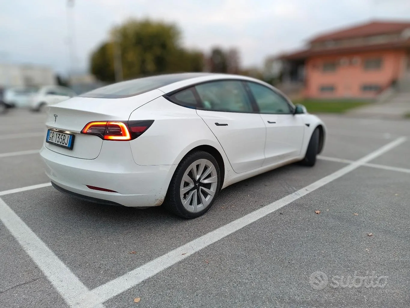 Tesla Model 3 2023 photo 2