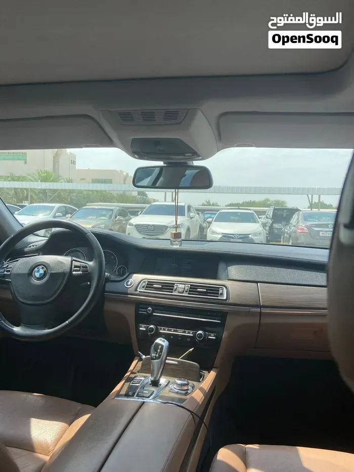 BMW 7 Series 2010 photo 4