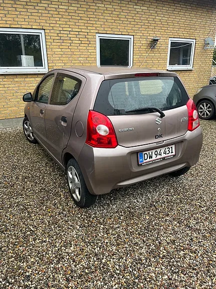 Suzuki Alto 2011 photo 2