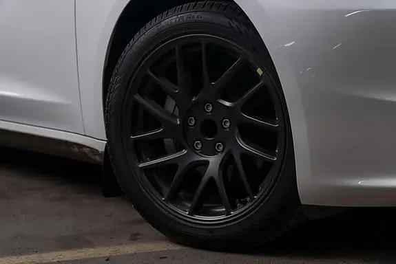 Tesla Model 3 2024 photo 3