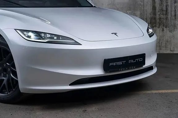 Tesla Model 3 2024 photo 2