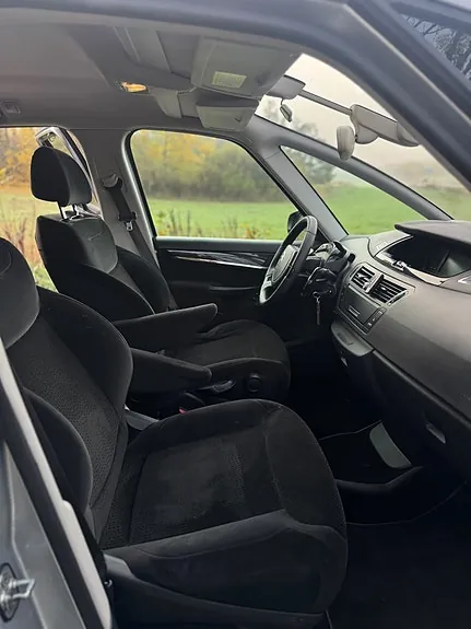 Citroen Grand C4 Picasso 2010 photo 4