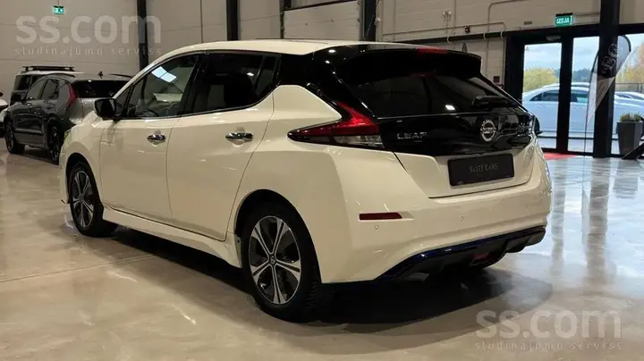 Nissan Leaf 2021 photo 2