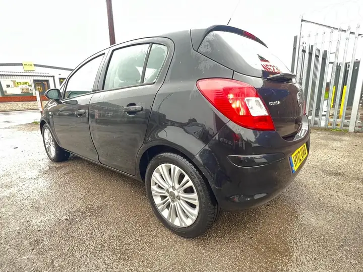 Vauxhall Corsa 2012 photo 2