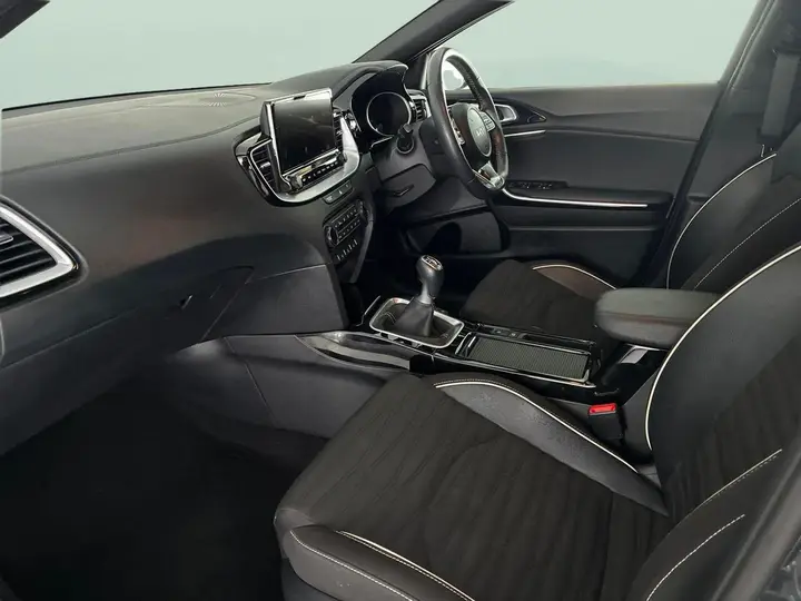 Kia Xceed 2023 photo 4