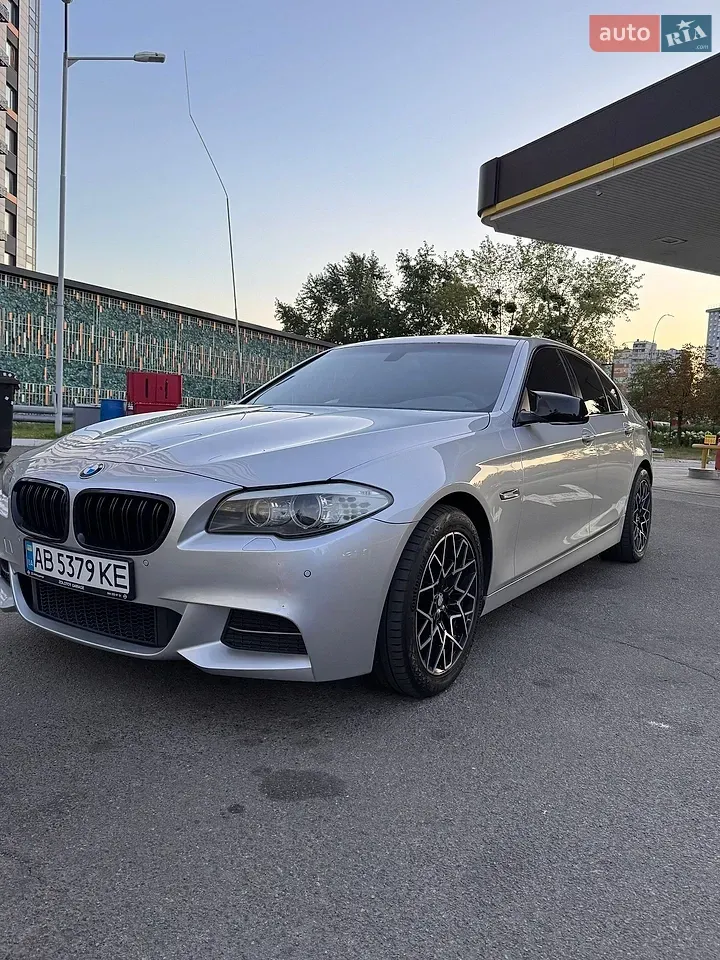 BMW 5 Series 2012 photo 2