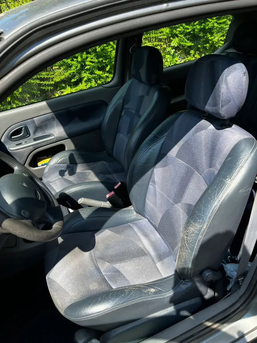 Renault Clio 2002 photo 3