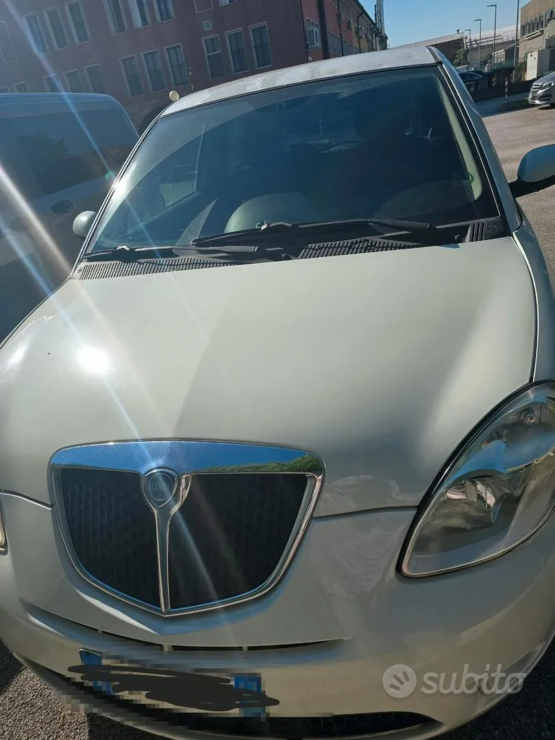 Lancia Ypsilon