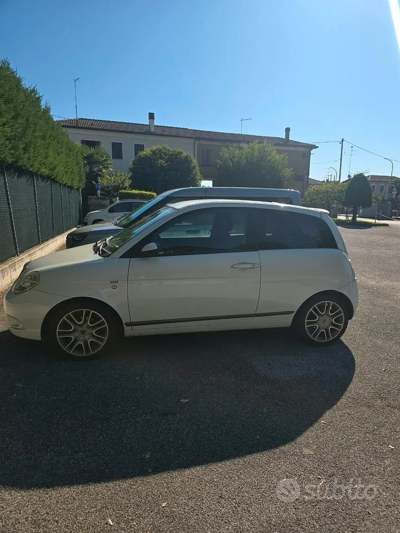 Lancia Ypsilon 2009 photo 2