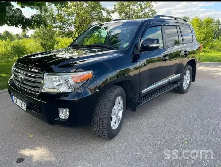 Toyota Land Cruiser 2012 photo 2