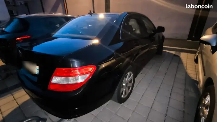 Mercedes-Benz C-Class 2009 photo 2