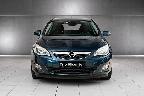 Opel Astra 2011 photo 4