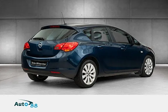 Opel Astra 2011 photo 3