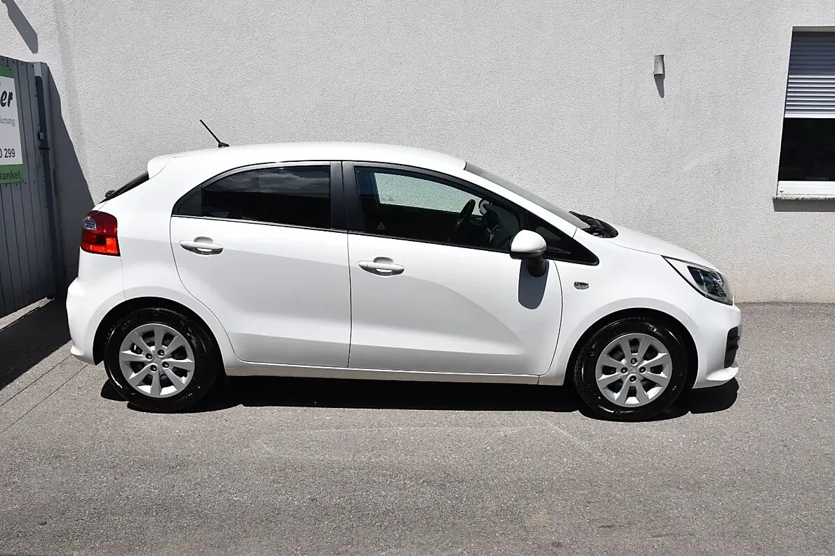 Kia Rio 2015 photo 3