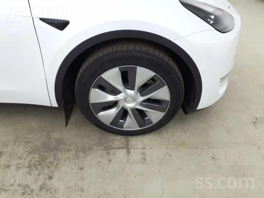 Tesla Model Y 2023 photo 3