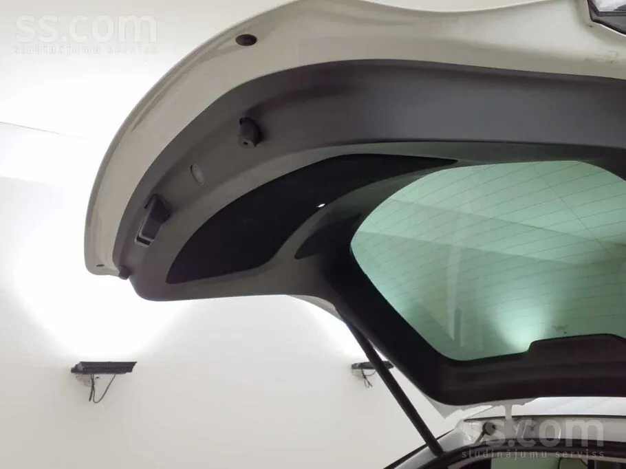 Tesla Model Y 2023 photo 4