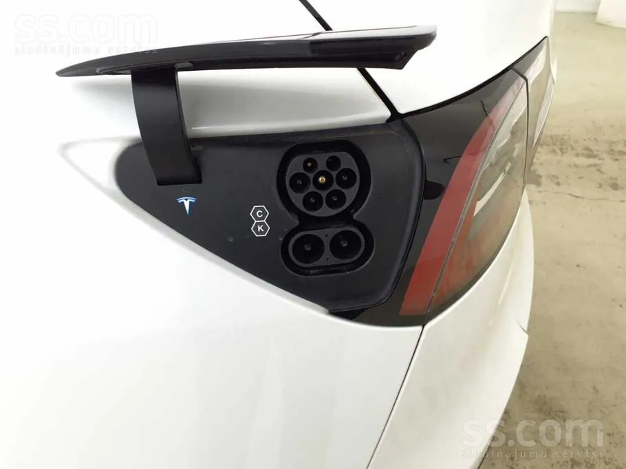 Tesla Model Y 2023 photo 5