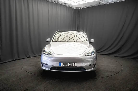 Tesla Model Y 2023 photo 4