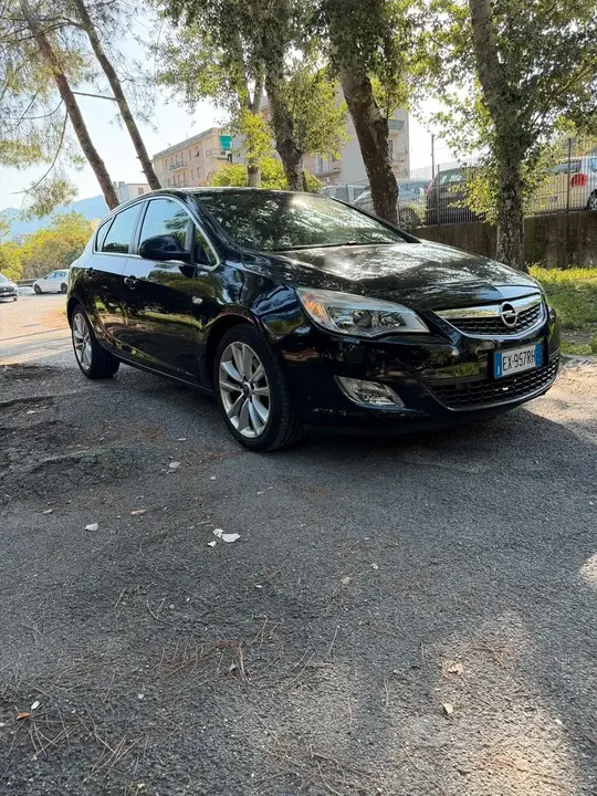 Opel Astra 2010 photo 2
