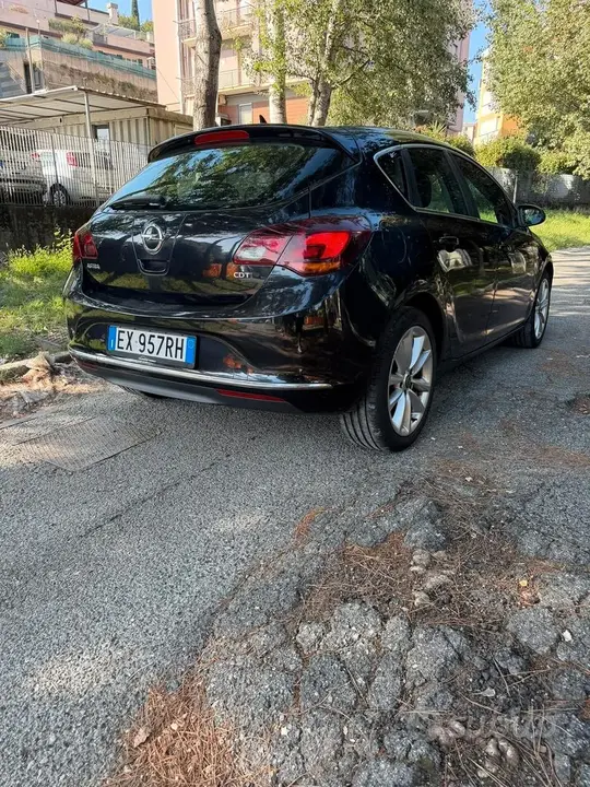 Opel Astra 2010 photo 5