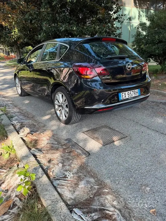 Opel Astra 2010 photo 4