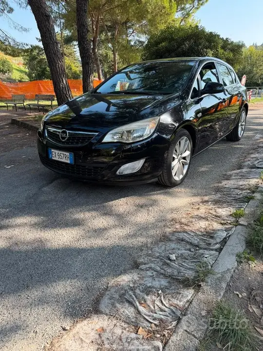 Opel Astra 2010 photo 3