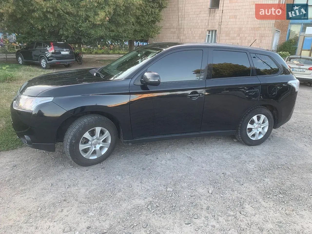 Mitsubishi Outlander 2013 photo 2