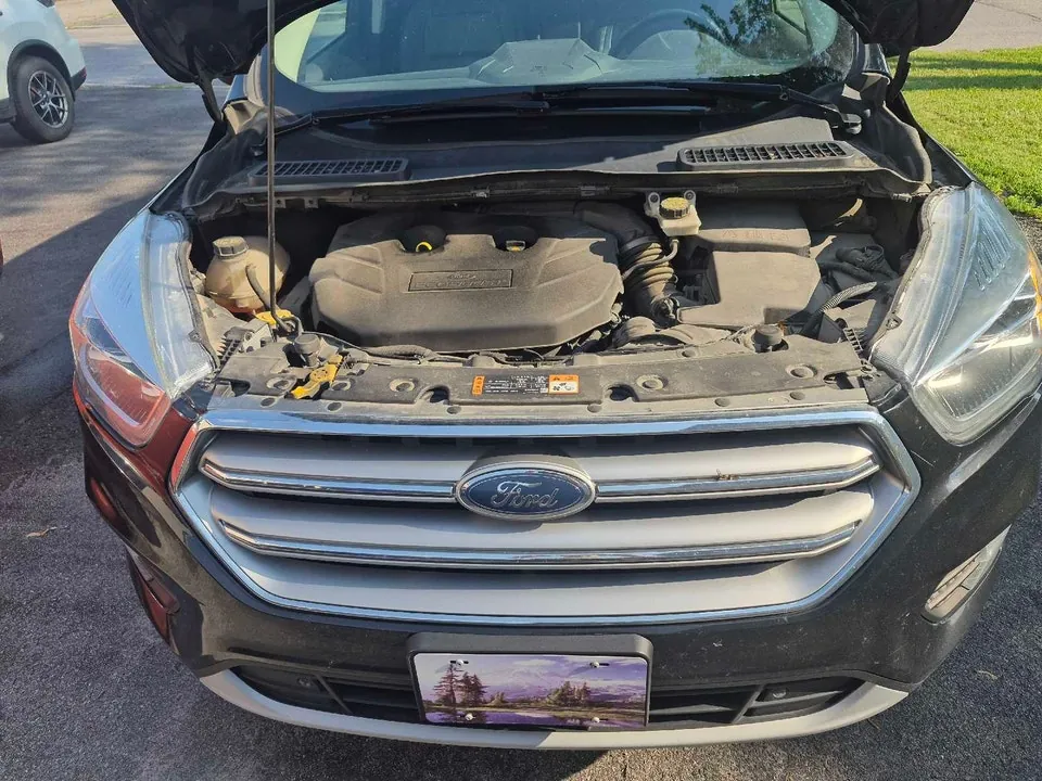 Ford Escape 2017 photo 2