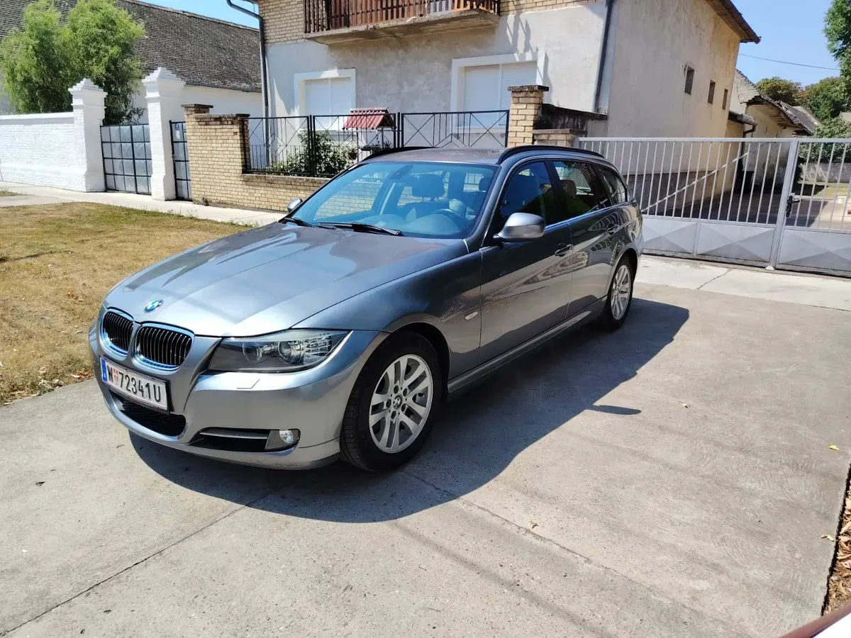 BMW 3 Series 2011 photo 2