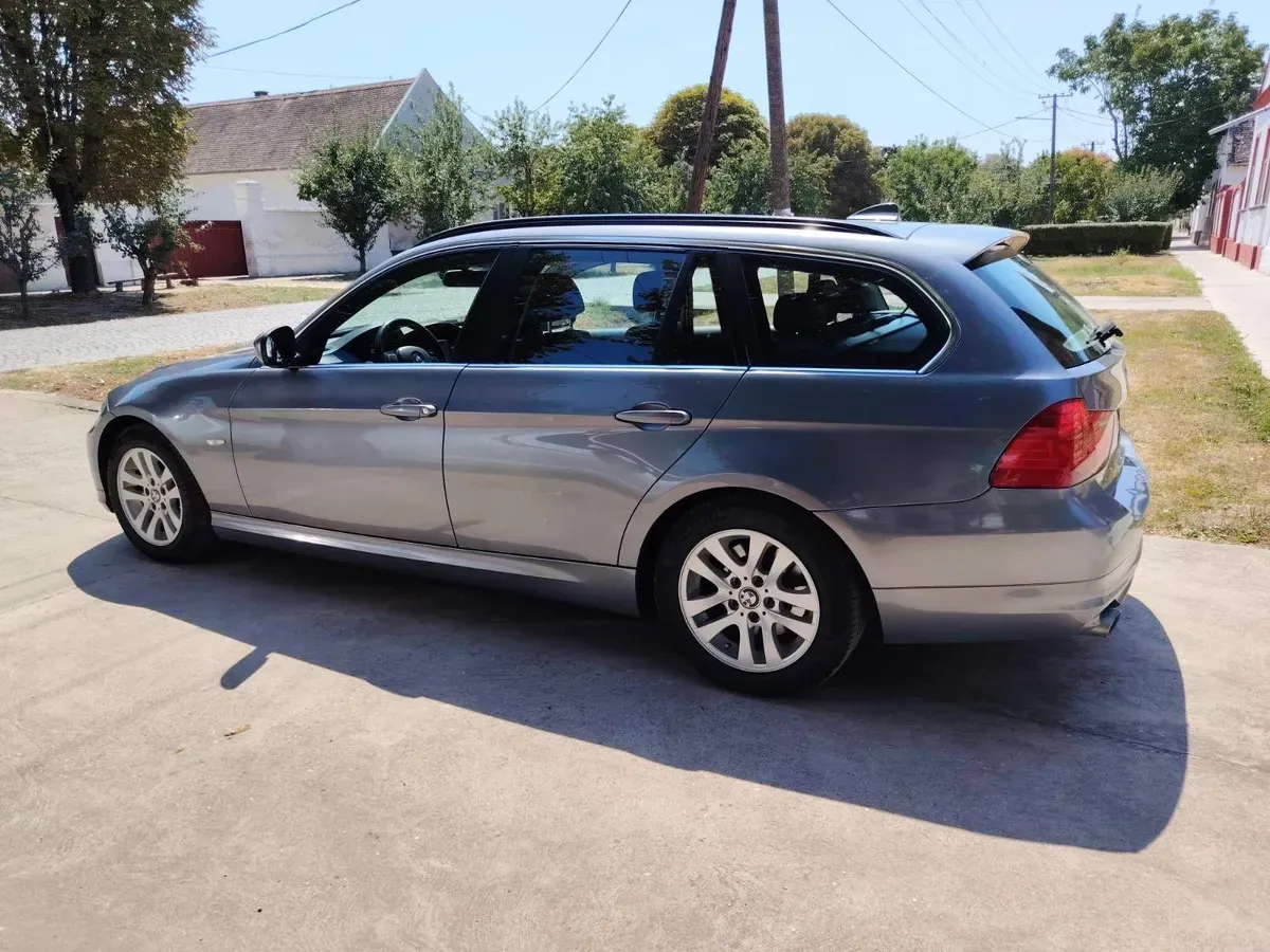 BMW 3 Series 2011 photo 3