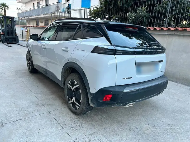 Peugeot 2008 2024 photo 3