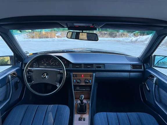 Mercedes-Benz 230 E 1989 photo 3