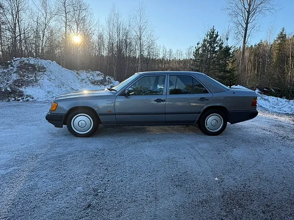 Mercedes-Benz 230 E