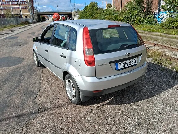 Ford Fiesta 2003 photo 4