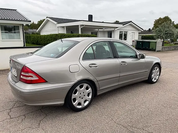 Mercedes-Benz C350 2006 photo 4